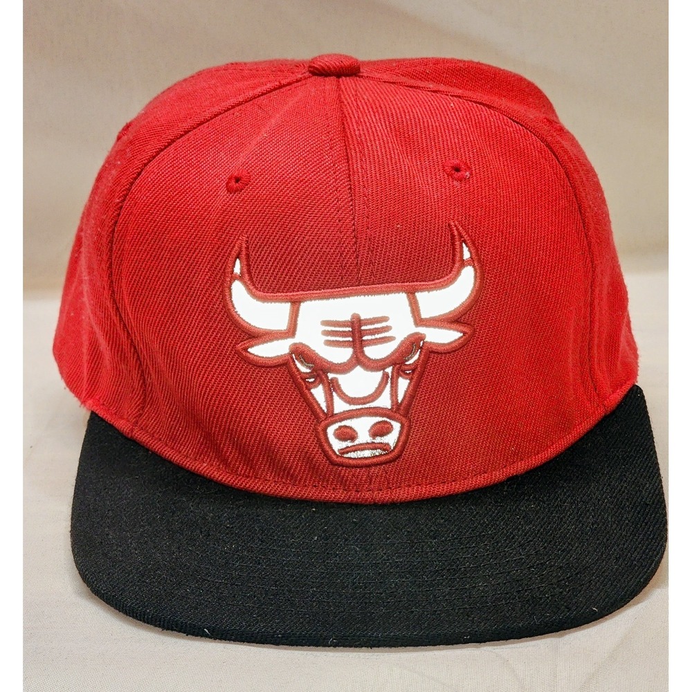 NBA Basketball Chicago Bulls Red Hat Black Rim Reflective Logo Mitchell & Ness